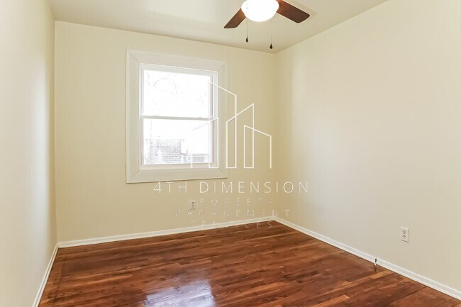 Building Photo - Charming 3 Bedroom Rental Home with Spacio...