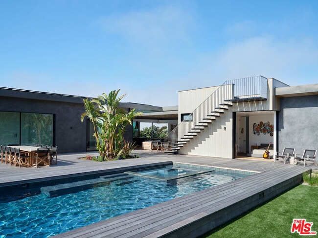Primary Photo - 6755 Dume Dr