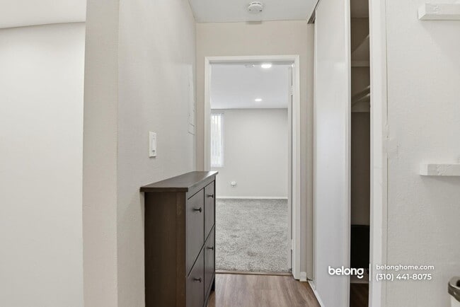 Building Photo - 6542 Ocean Crest Dr