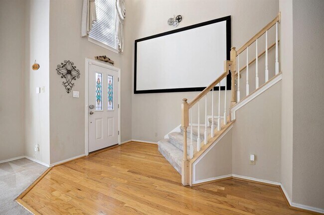 Building Photo - 2414 Mockingbird Dr