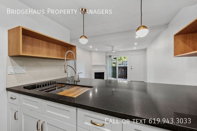 Building Photo - 8360 Via Sonoma