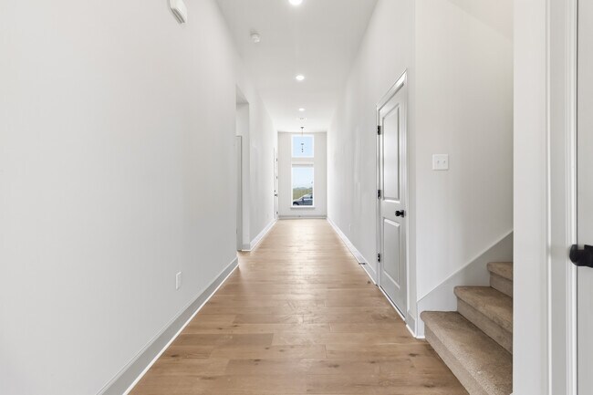 Building Photo - 970 Trestle Ln