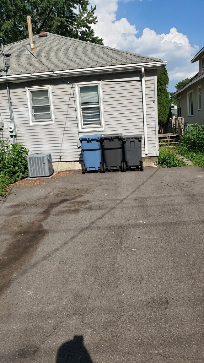 Building Photo - 3913 Thomas Ave N