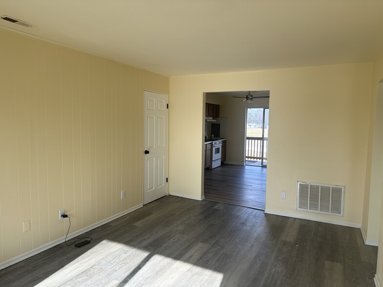 Building Photo - Ben Louis Apartments