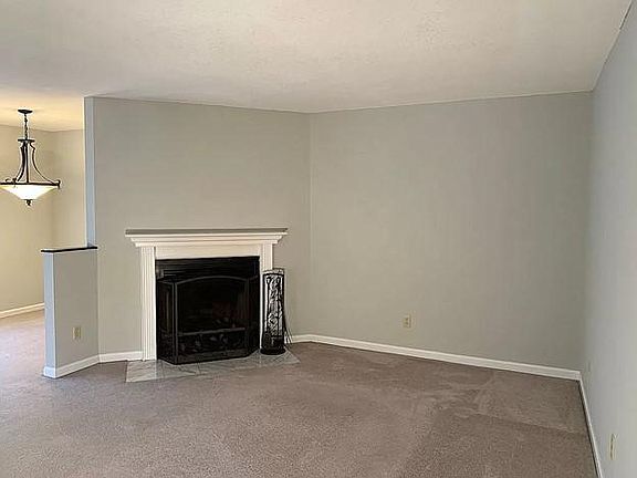 Building Photo - 2030 Silverbrook Dr