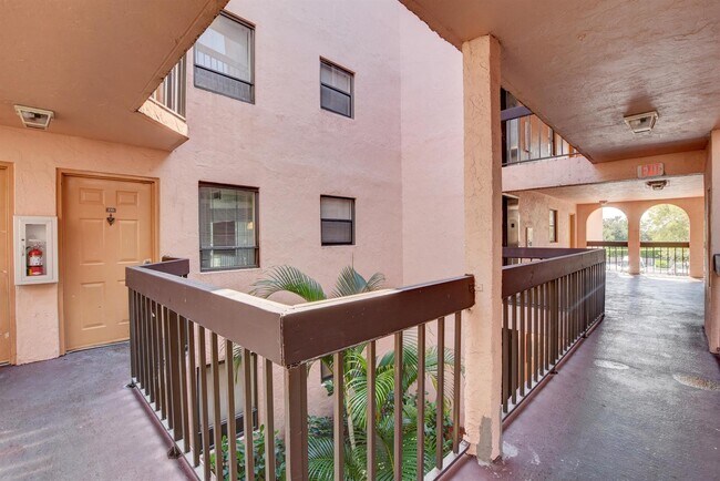 Building Photo - 1720 N Congress Ave