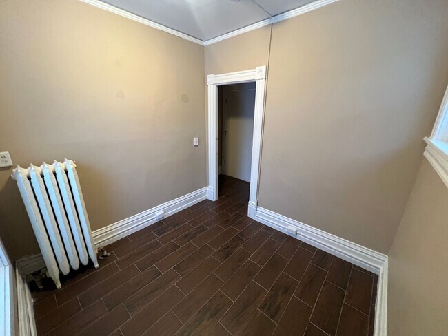 Building Photo - 419 N 1st Ave W