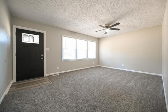 Building Photo - 847 Durwood Dr