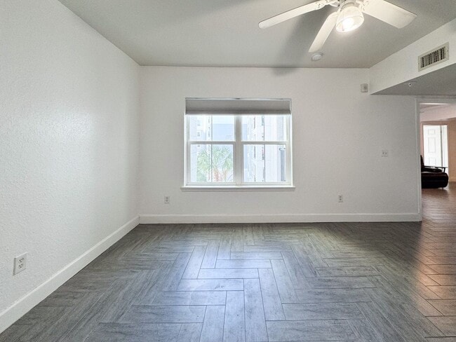 Building Photo - Corner Unit 2 bedroom 2 bathroom at The Grande Downtown