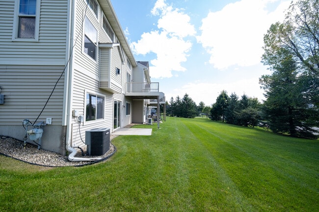 Building Photo - 9726 St Andrews Dr