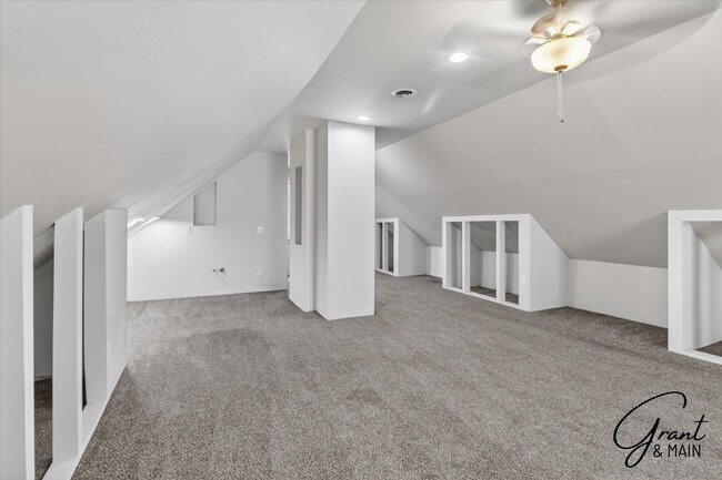 Building Photo - 2315 Yemans St