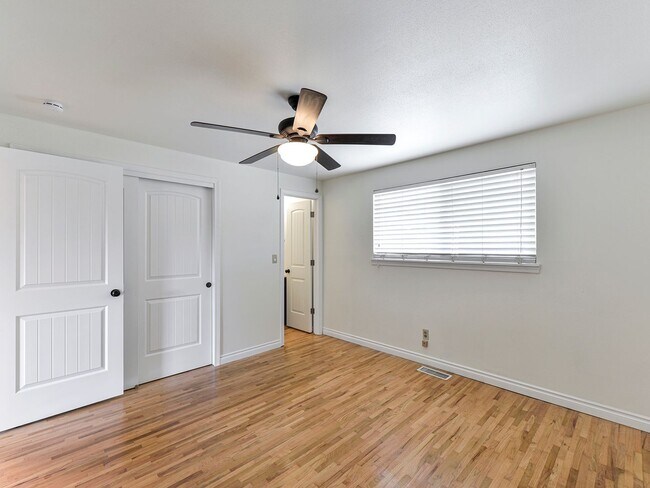 Building Photo - Renton House - 3 Bed/1.5 Bath - Close to Boeing and Renton Landing - Includes Landscaping