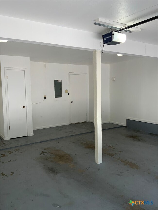 Building Photo - 1402 Dallas St