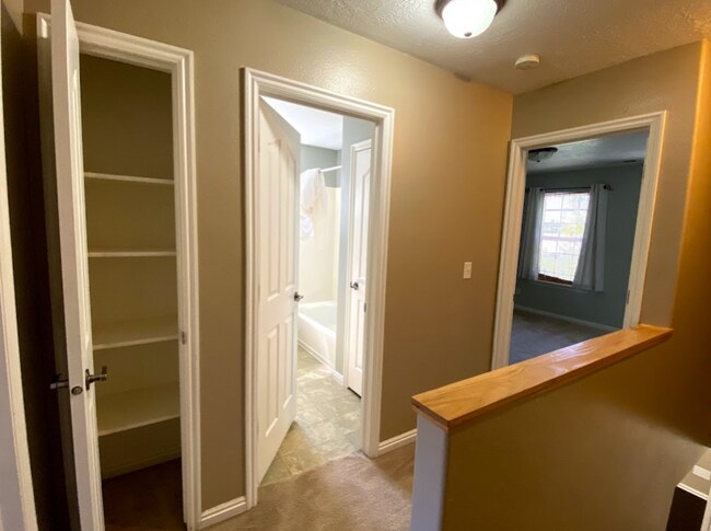 Building Photo - 879 Capital Ave