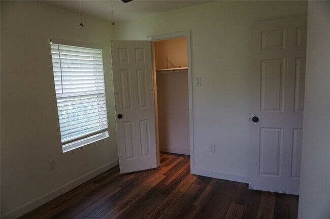 Building Photo - 1610 Antoine Dr