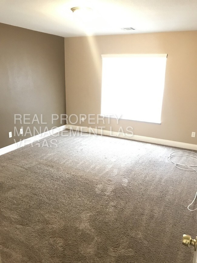 UPGRADED 4BD/3BA! BEAUTIFUL CENTENNIAL HILLS! 6879 Momentos St Las