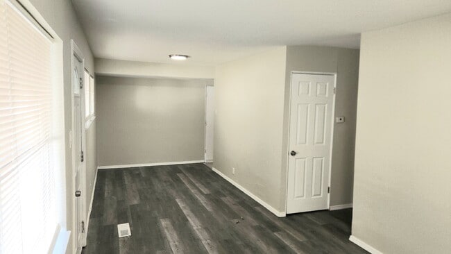 Building Photo - 248 Perthshire Rd