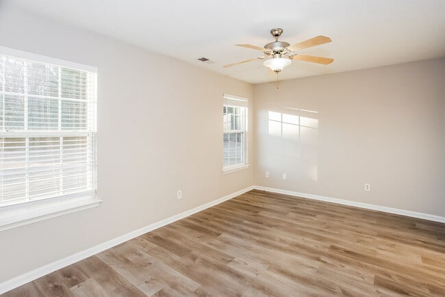 Building Photo - 234 Glencroft Dr