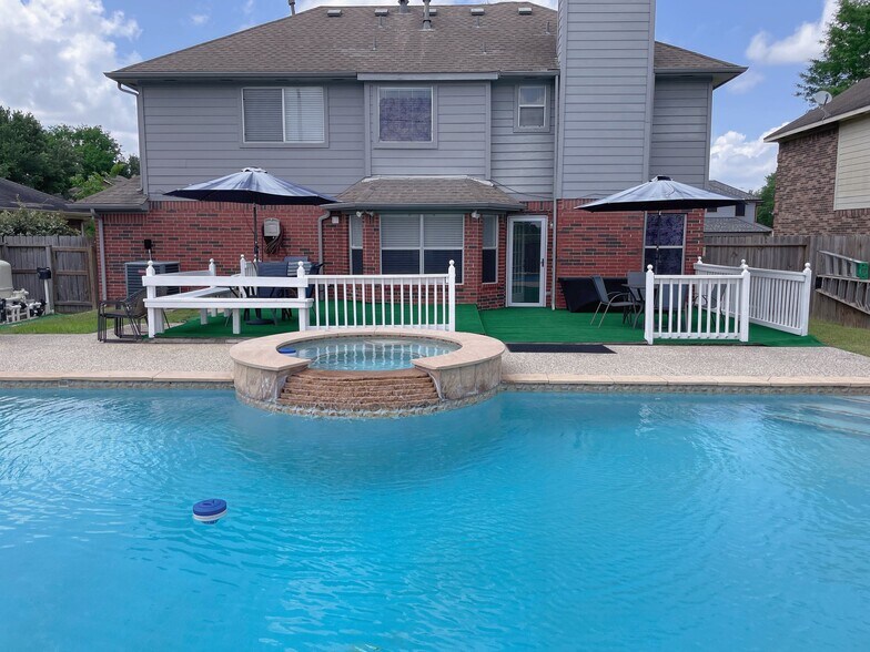 Building Photo - 4026 Almond Lake Dr