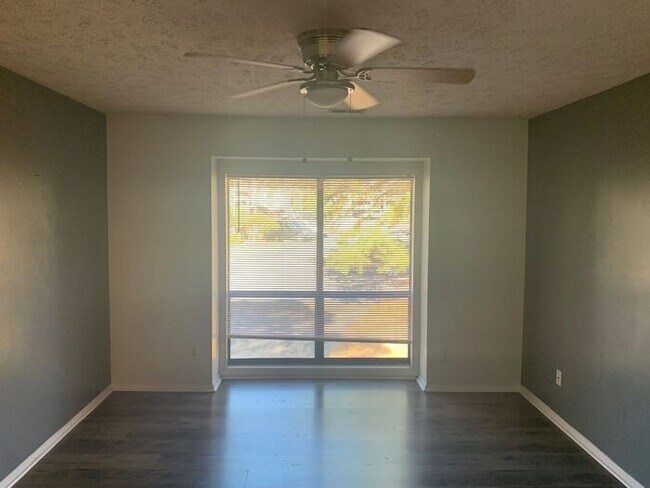 Building Photo - 1820-6 Tryon Drive