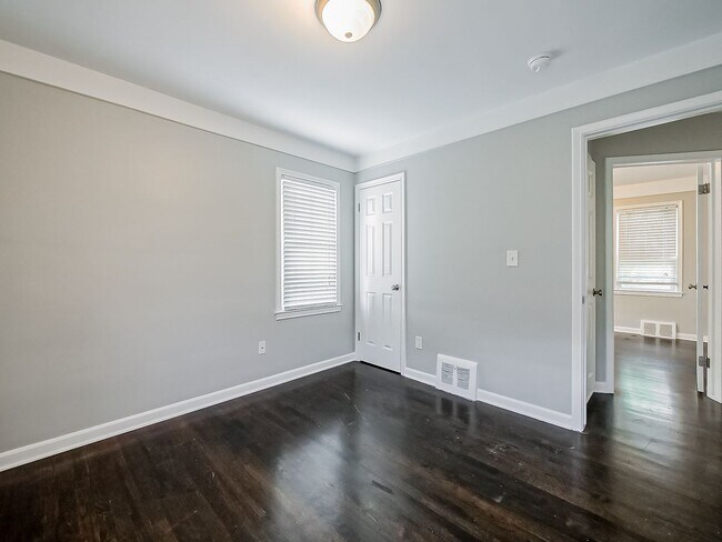 Building Photo - Charming Royal Oak Bungalow Near Downtown!