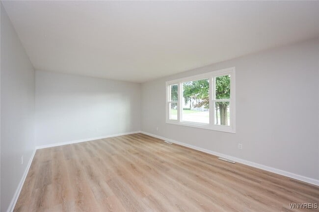 Building Photo - 862 Falcon Dr