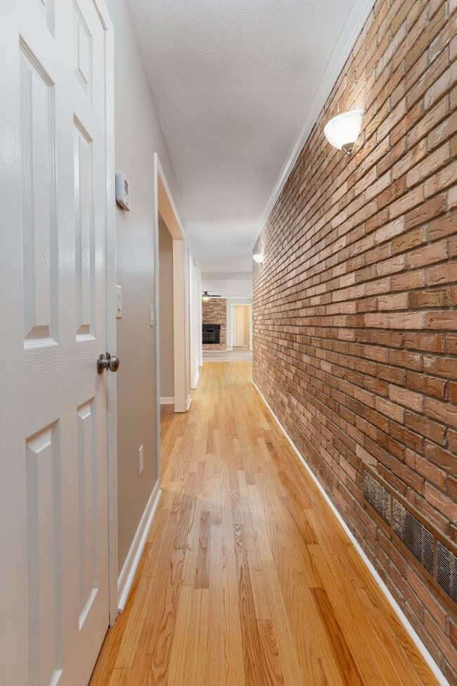 Building Photo - 400 Derby Ln