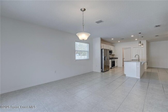 Building Photo - 406 Easy St