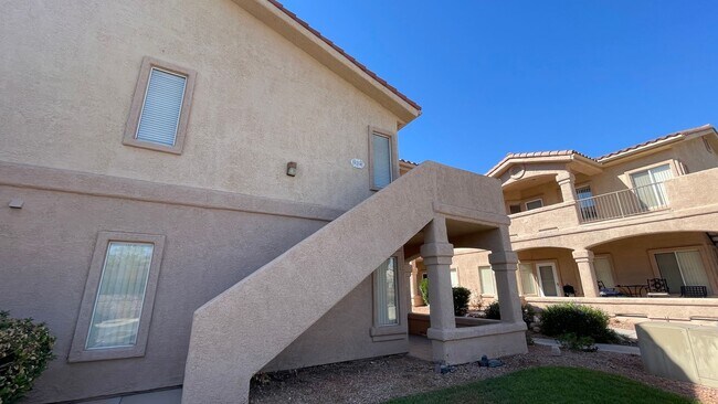 Building Photo - Sandstone Condo