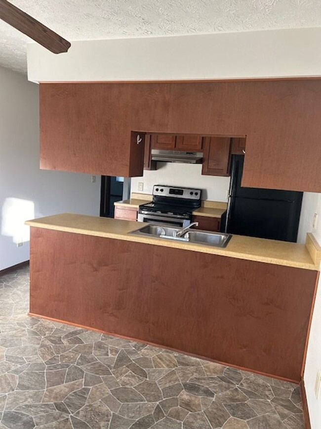 Building Photo - 9860-9864 MANDEL - LO