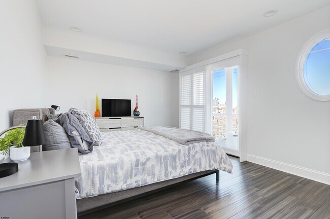 Building Photo - 9416 Amherst Ave