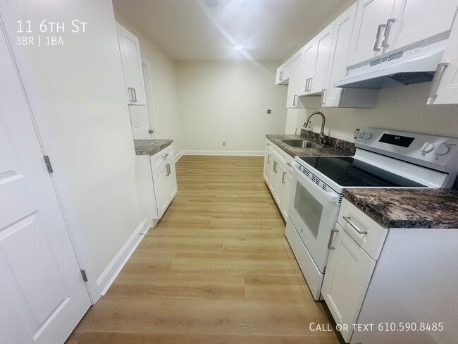 Building Photo - 11 6th St