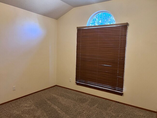 Building Photo - 9304 Saguaro St NW