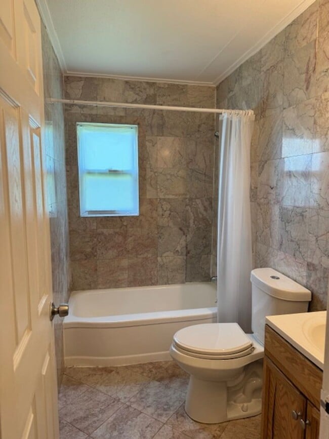 Building Photo - 2 Bed Ranch, newly rehabbed.