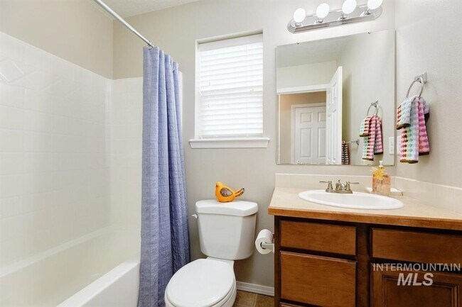 Building Photo - Beautiful, 3 Bed 2 Bath Home Featuring a 3 Car Garage with EV Charging Station!!