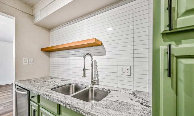 Building Photo - Maya's Condominiums