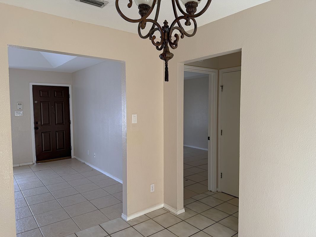 Building Photo - 716 Mynah Ave