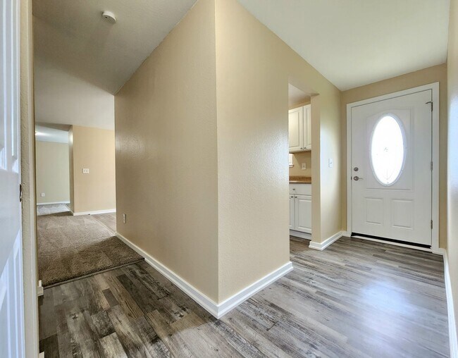 Building Photo - 3 Bedroom / 1 Bath Home in Lake Stevens with View