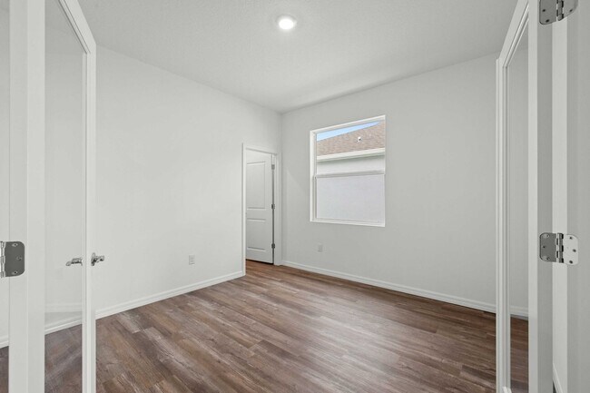 Building Photo - Towns at Woodsdale Villa! -3/2/2 in Wesley...