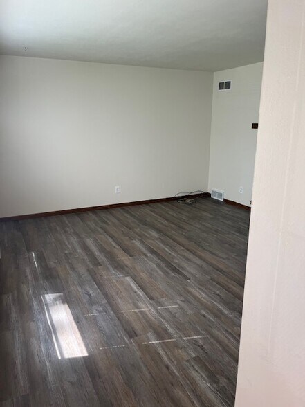 Building Photo - 2527 Valley Forge Dr