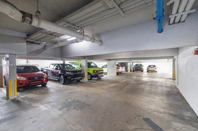 Building Photo - 1345 Lincoln Rd