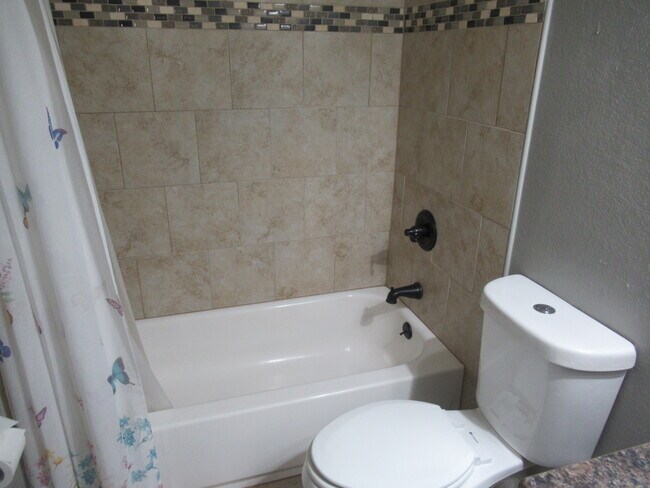 Building Photo - 1410 Auburn Dr