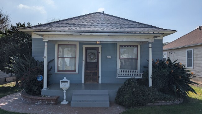 Primary Photo - Charming downtown home available for rent