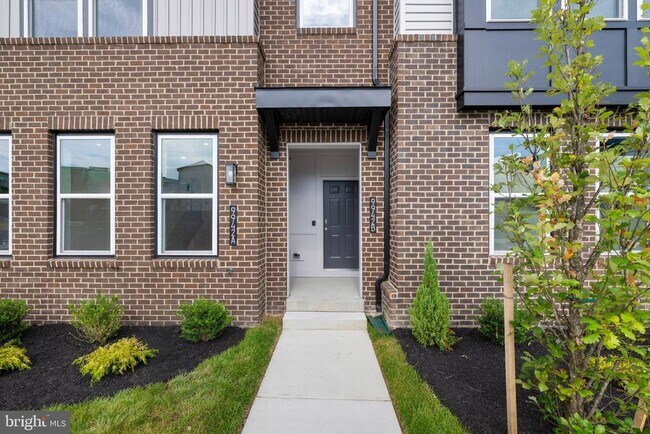 Building Photo - 9942 -A Count Fleet Cres
