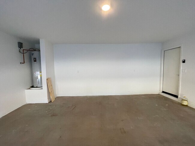Building Photo - Spacious New-Build Family Home!