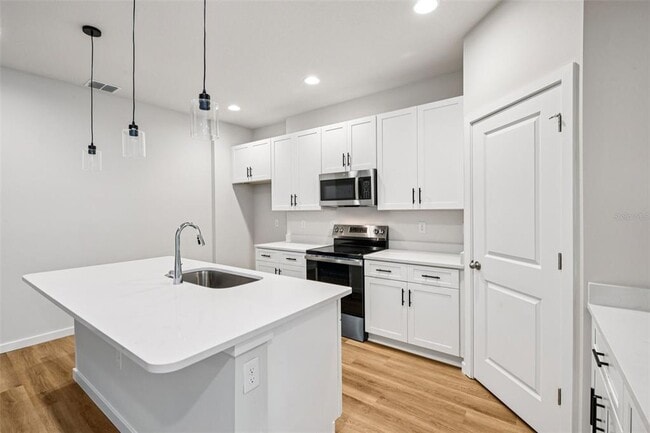 Building Photo - 536 E Beresford Ave