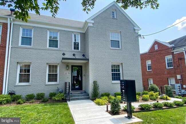 Primary Photo - 2215 40th St NW