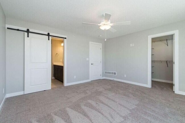 Building Photo - 1409 NE Primrose Ln