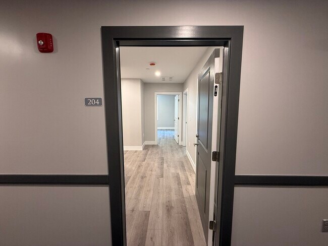 Building Photo - 251 Sladen St