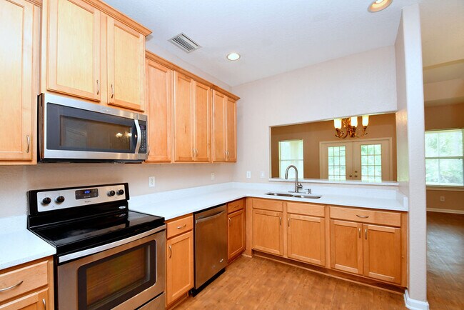 Kitchen - 2881 Fontainebleau Ave SE